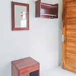 Reddoorz At Anjasmoro Guest House Near Bandara Ahmad Yani Semarang