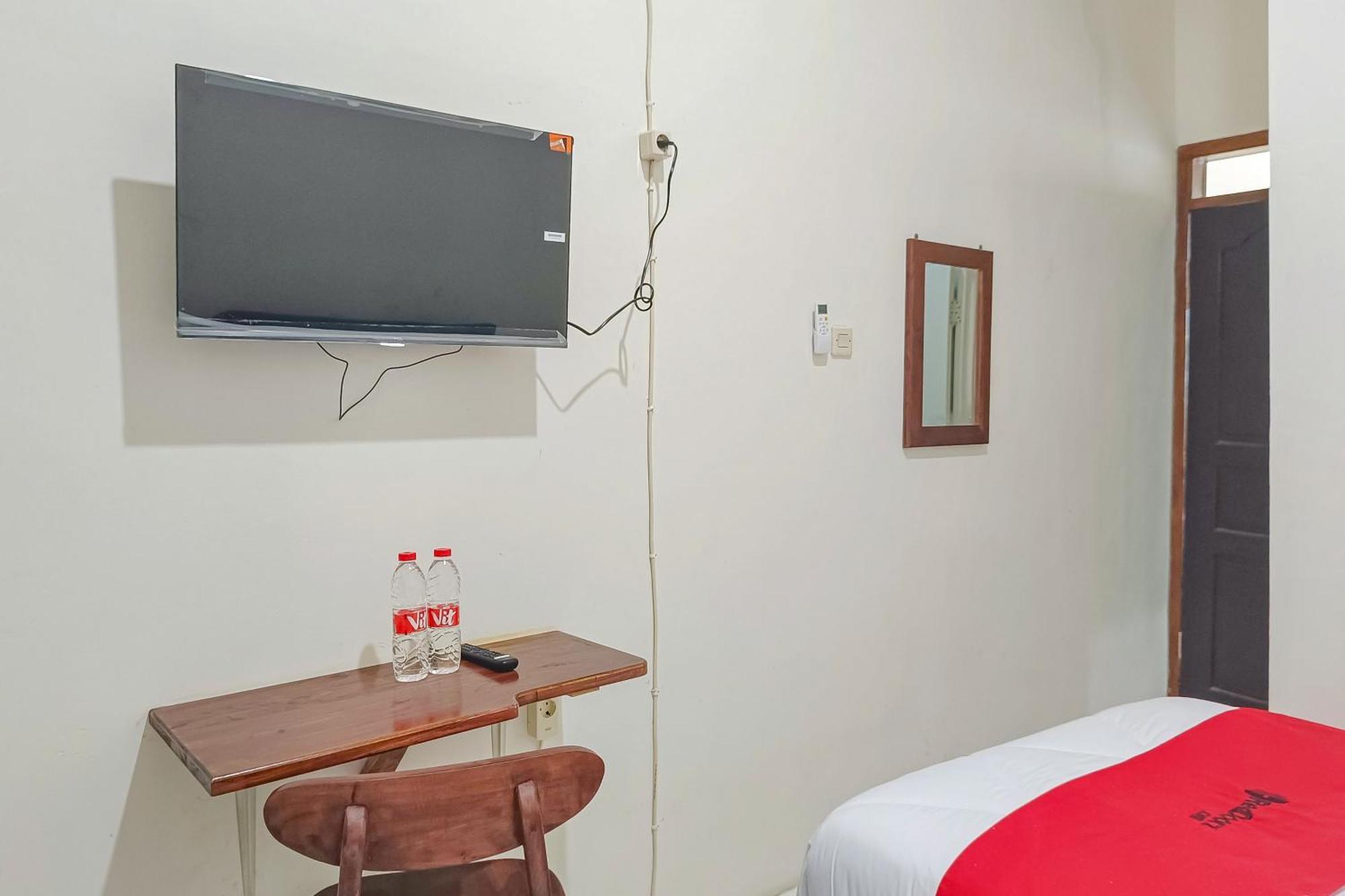 Reddoorz At Anjasmoro Near Bandara Ahmad Yani Hotel