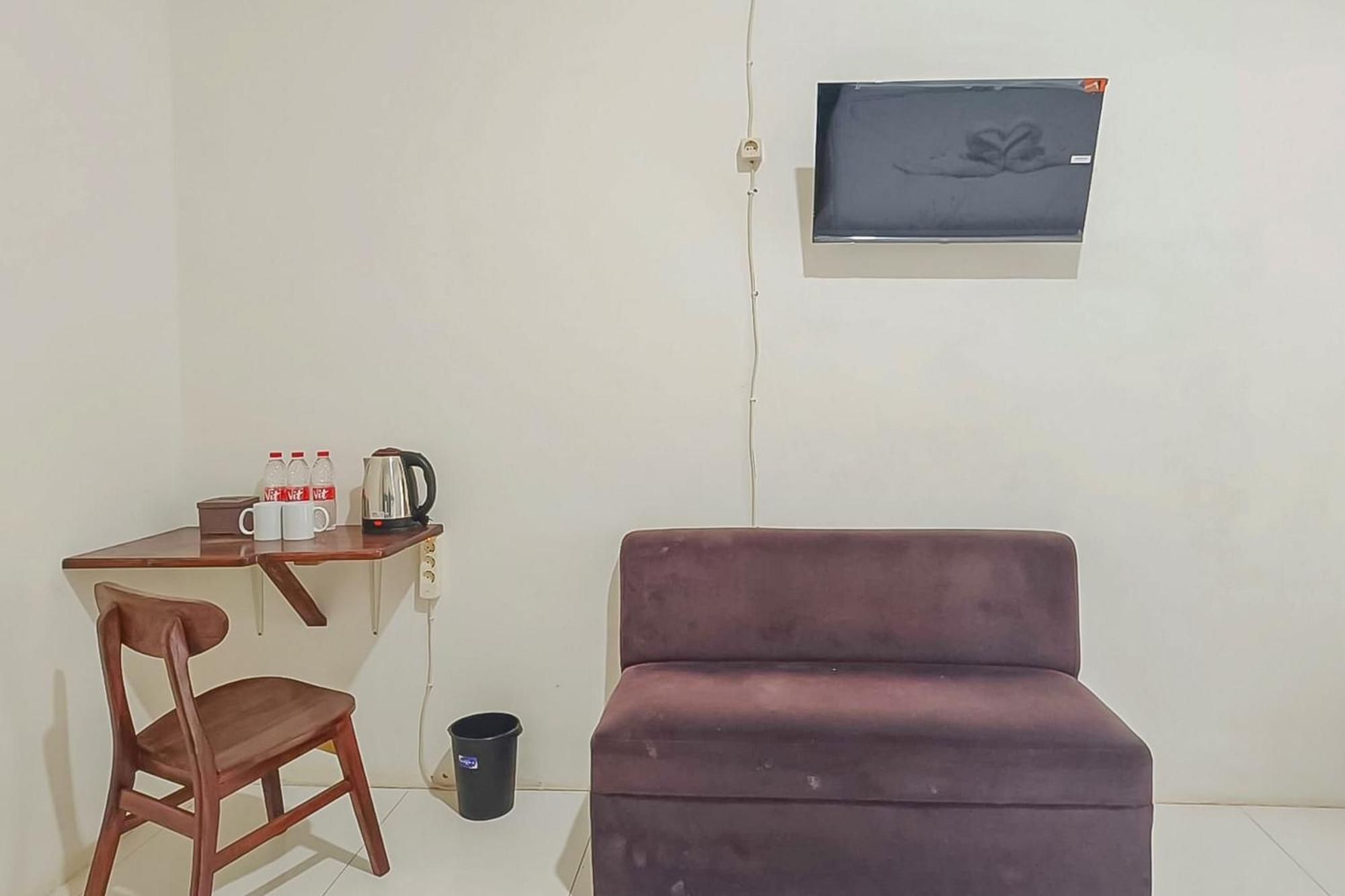 Reddoorz At Anjasmoro Near Bandara Ahmad Yani 2*