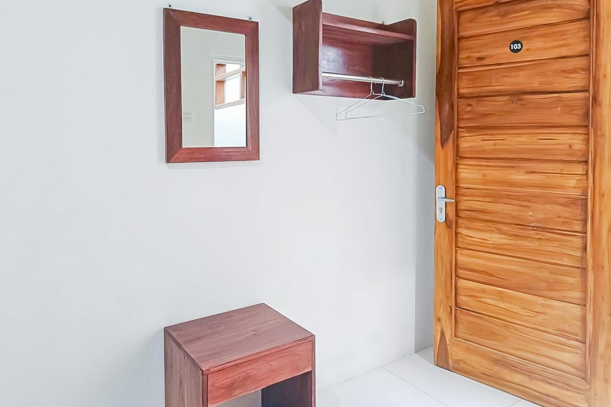Reddoorz At Anjasmoro Near Bandara Ahmad Yani Semarang