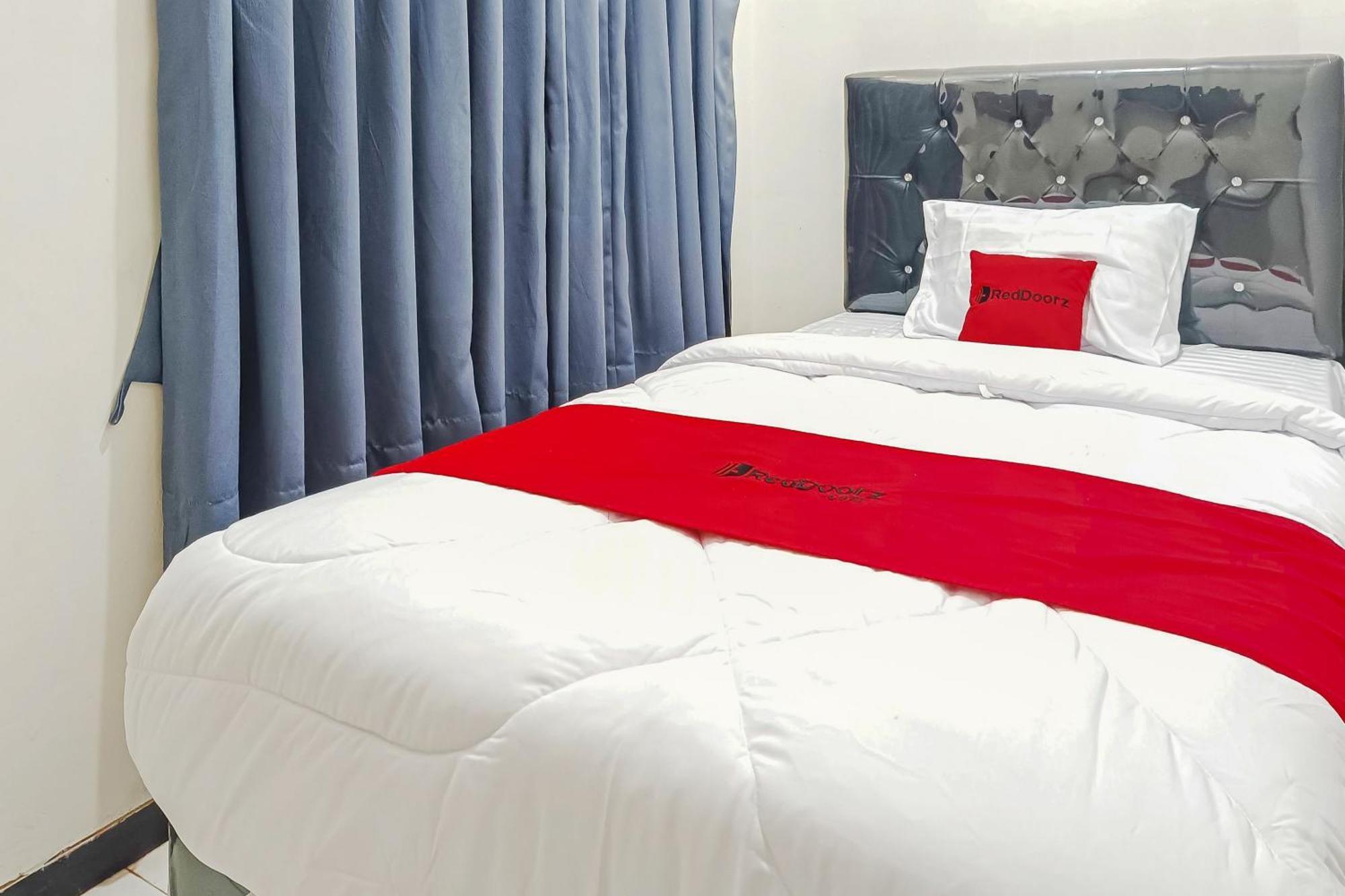 Hotel Reddoorz At Anjasmoro Near Bandara Ahmad Yani 2*