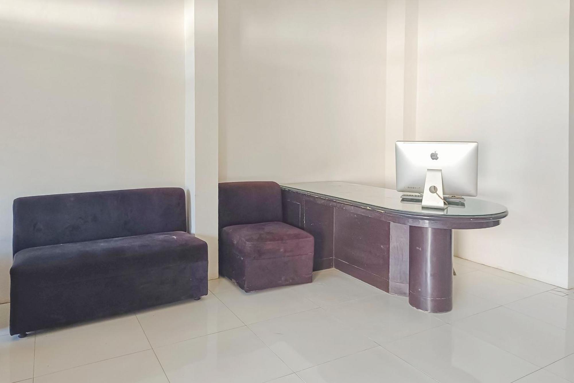Hotel Reddoorz At Anjasmoro Near Bandara Ahmad Yani Semarang