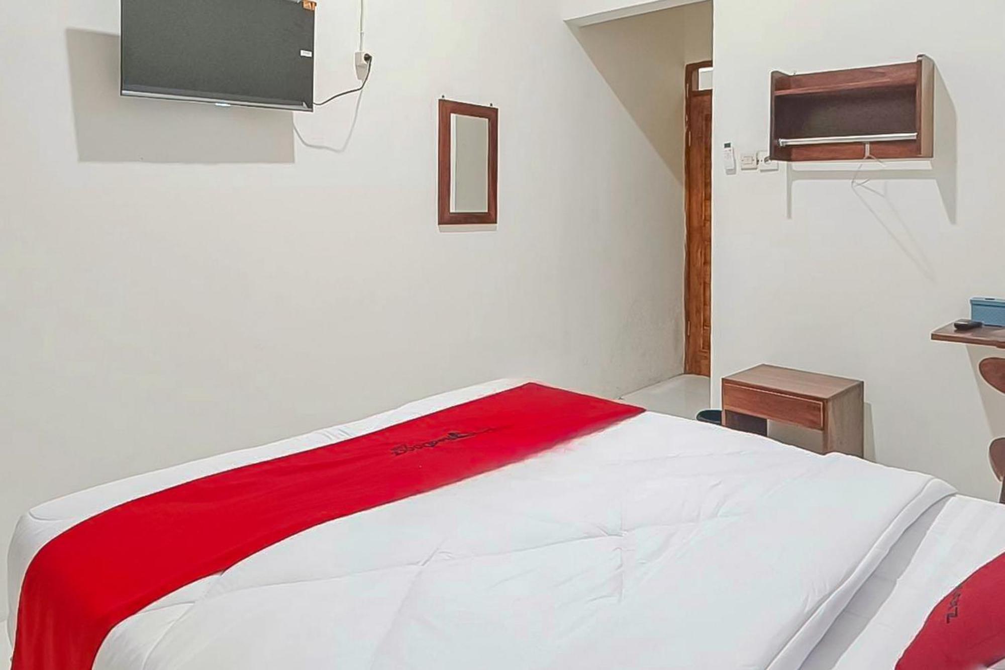 Hotel Reddoorz At Anjasmoro Near Bandara Ahmad Yani 2*